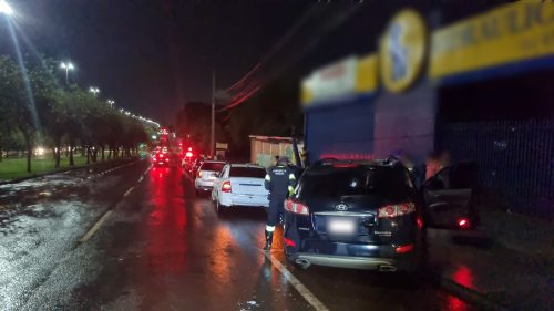Engavetamento entre cinco veículos mobiliza Transitar à Avenida Tancredo Neves Imagem referente a Engavetamento entre cinco veículos mobiliza Transitar à Avenida Tancredo Neves