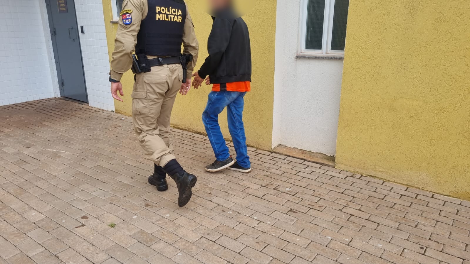 Polícia Militar prende suspeito com drogas que seriam para "remédio"