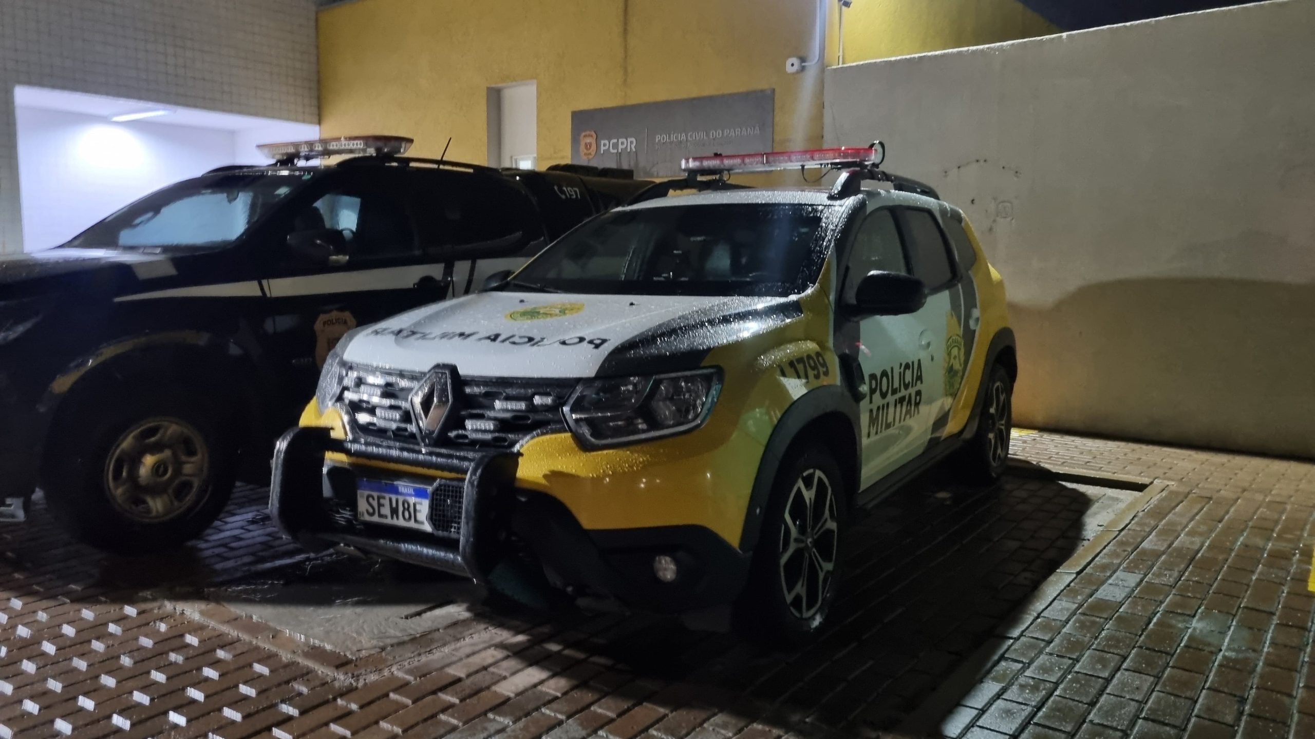 Filha aciona polícia após flagrar mãe sendo agredida pelo companheiro no Interlagos Filha aciona polícia após flagrar mãe sendo agredida pelo companheiro no Interlagos