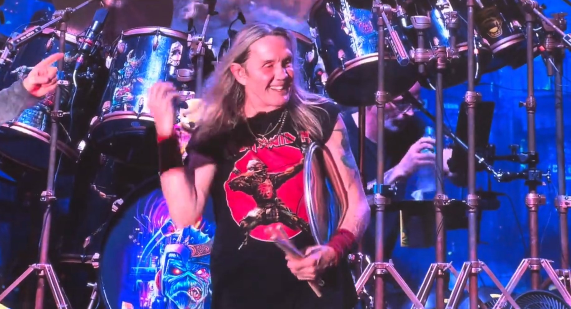 Nicko McBrain anuncia saída do Iron Maiden e banda confirma novo baterista Nicko McBrain anuncia saída do Iron Maiden e banda confirma novo baterista