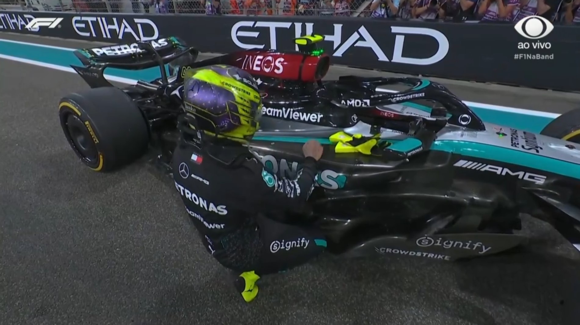Hamilton larga em 16º e chega em 4º, mas rouba a cena em Abu Dhabi com despedida da Mercedes