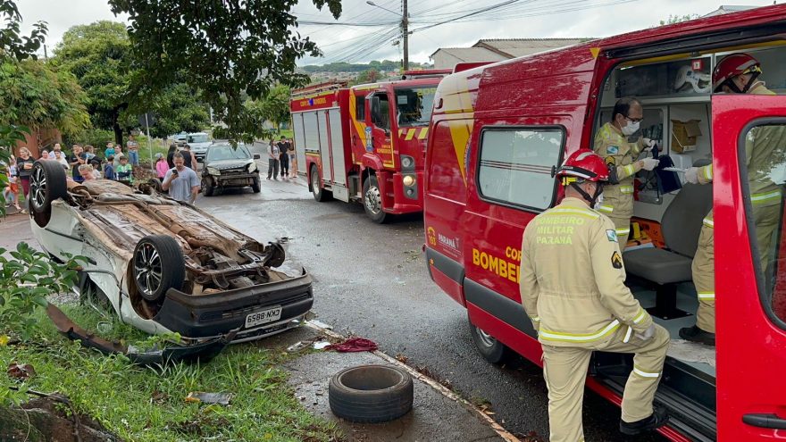 Colisão seguida de capotamento é registrada no Jardim Clarito