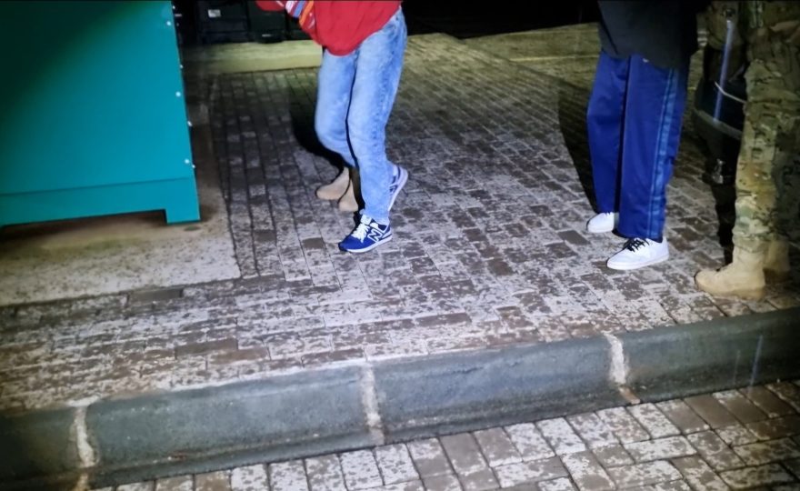 Jovens são detidos com Celta abarrotado de maconha na BR-277