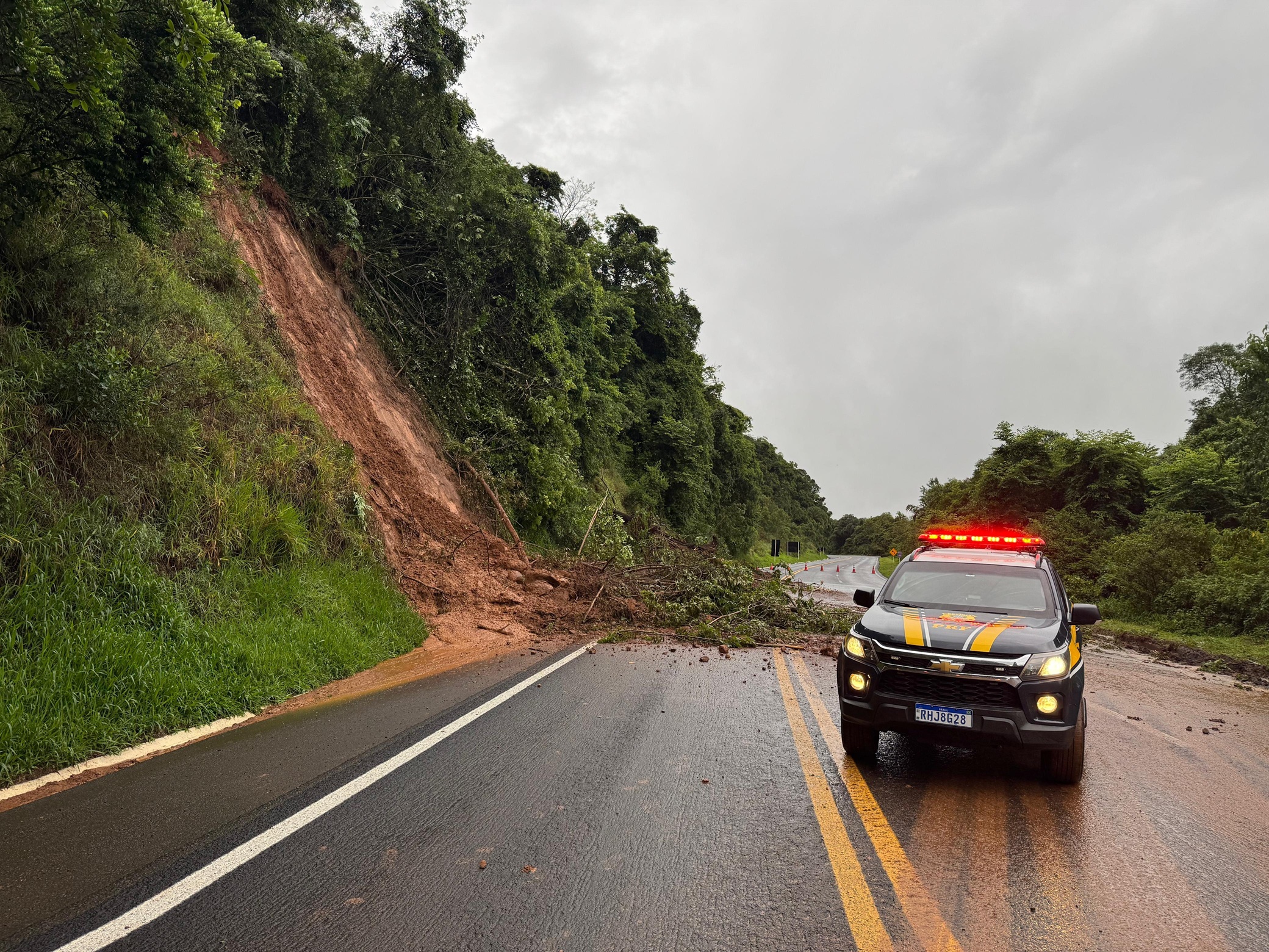 BR-277 na Serra da Esperança, em Guarapuava, segue interditada