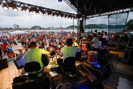 Imagem referente a Cultura lança edital para artistas paranaenses se apresentarem no Verão Maior Paraná