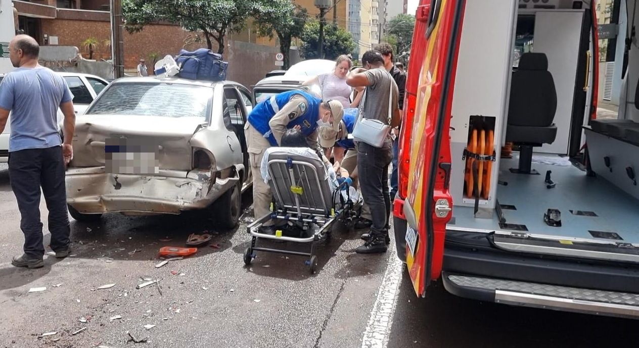 Engavetamento deixa uma mulher ferida na Rua São Paulo