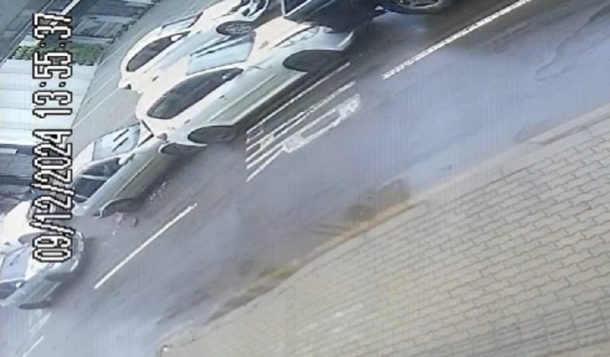 Câmera flagra engavetamento na Rua São Paulo