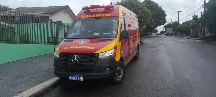 Mulher fica ferida após sofrer acidente na rua Arapongas