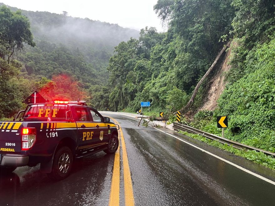 Interdição total da BR-277 na Serra da Esperança permanece devido aos novos deslizamentos