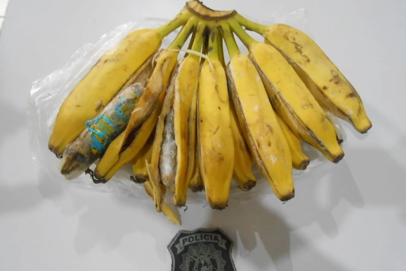 Banana cannabis? Durante revista, Polícia Penal apreende drogas dentro de bananas em penitenciária