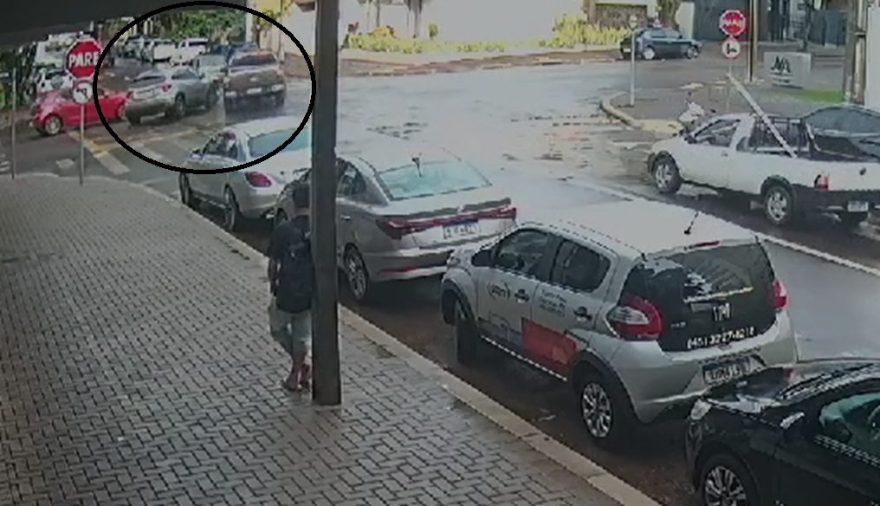 Câmera registra forte acidente no Centro de Cascavel