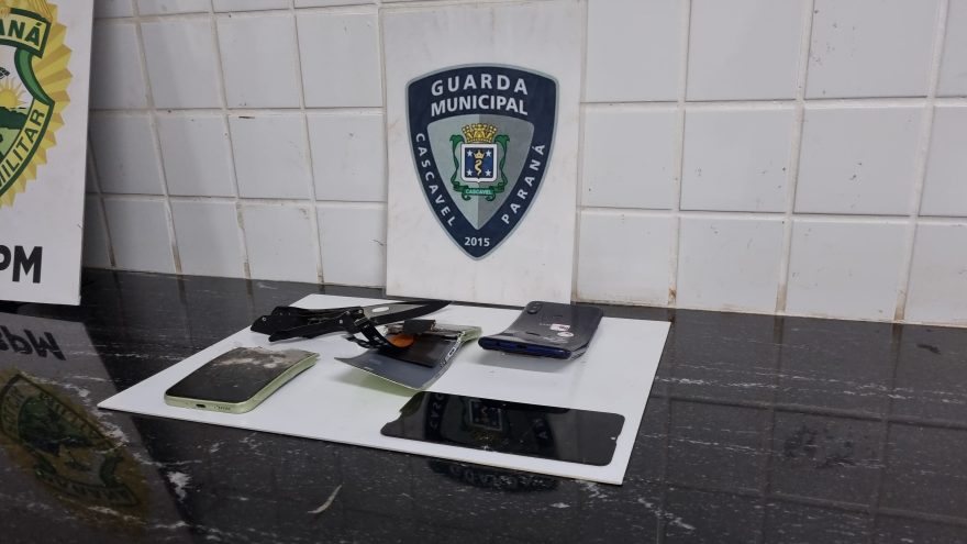 Homem ameaça companheira com canivete, destrói celulares e agride enteado no Santa Felicidade