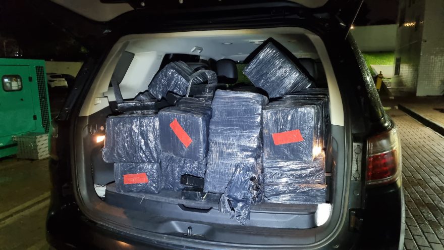 Caminhoneiro é detido transportando maconha em meio a carga de milho na BR-277