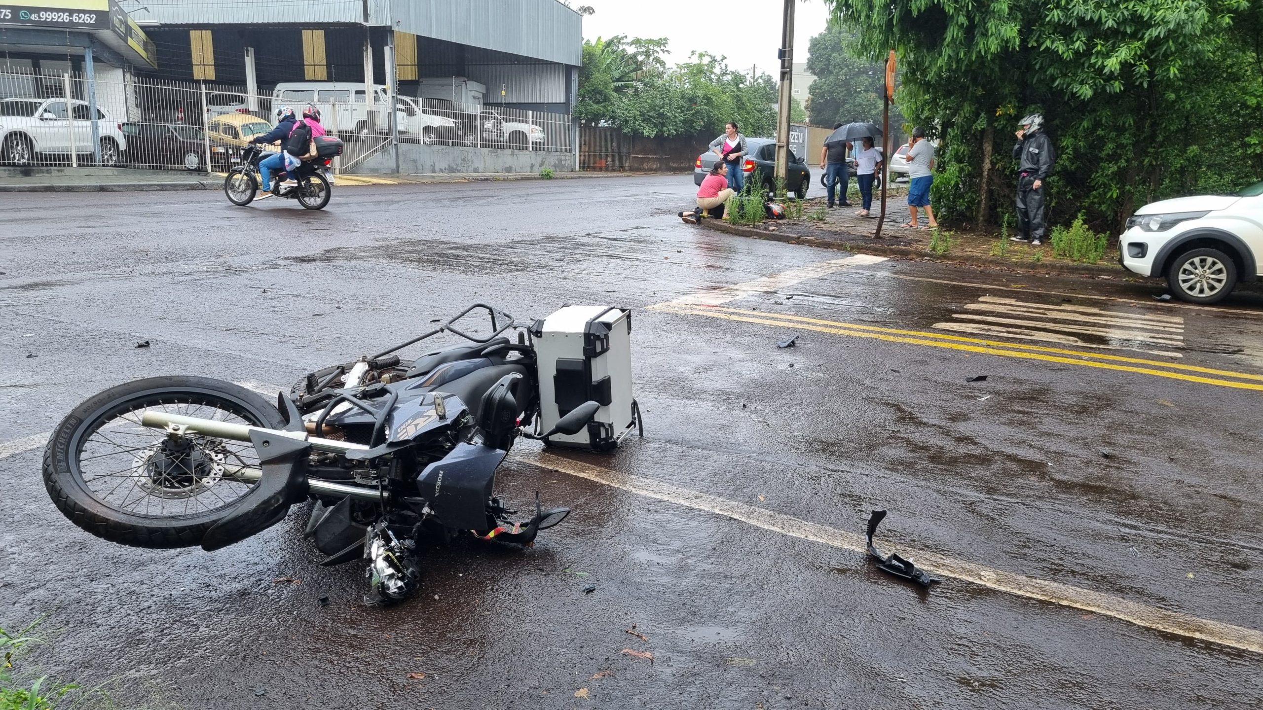 Motociclista fica ferido em acidente na rua Cuiabá