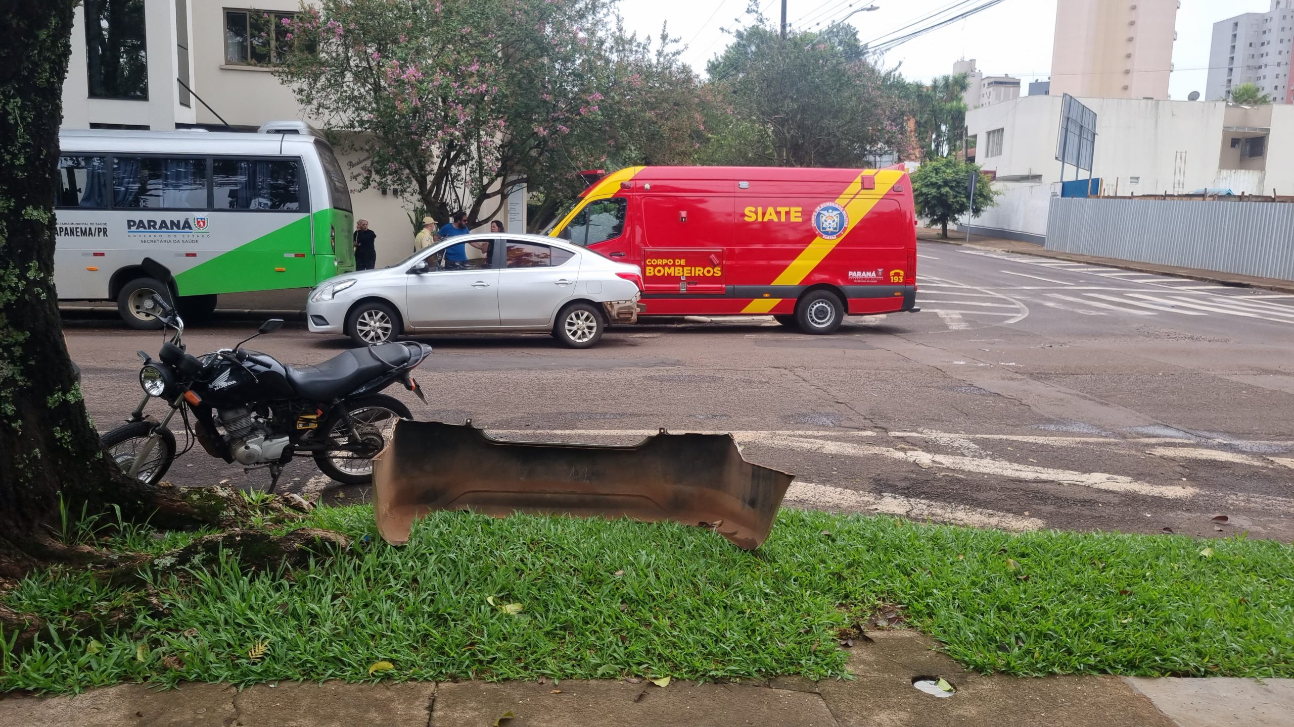 Motociclista fica ferida em acidente no Centro