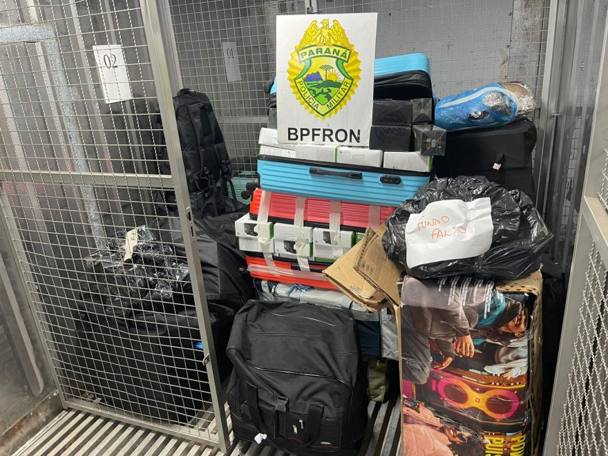 BPFron apreende mercadorias estrangeiras em ônibus de linha interestadual em Cascavel