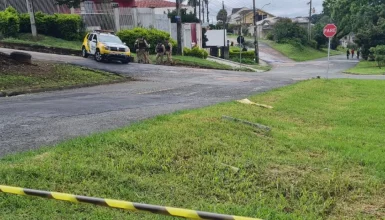 Imagem referente a Homem com tornozeleira eletrônica é executado a tiros em plena luz do dia; vitima conversou com atirador