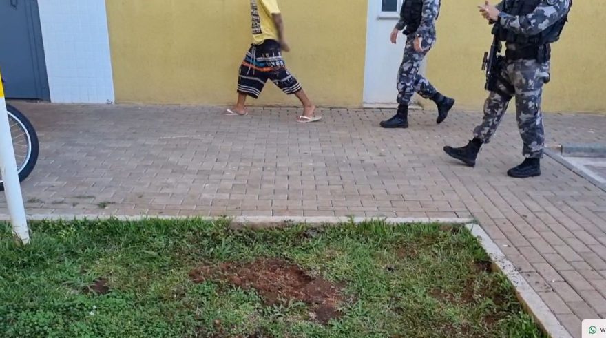 Jovem é detido pelo Pelotão de Choque da Polícia Militar