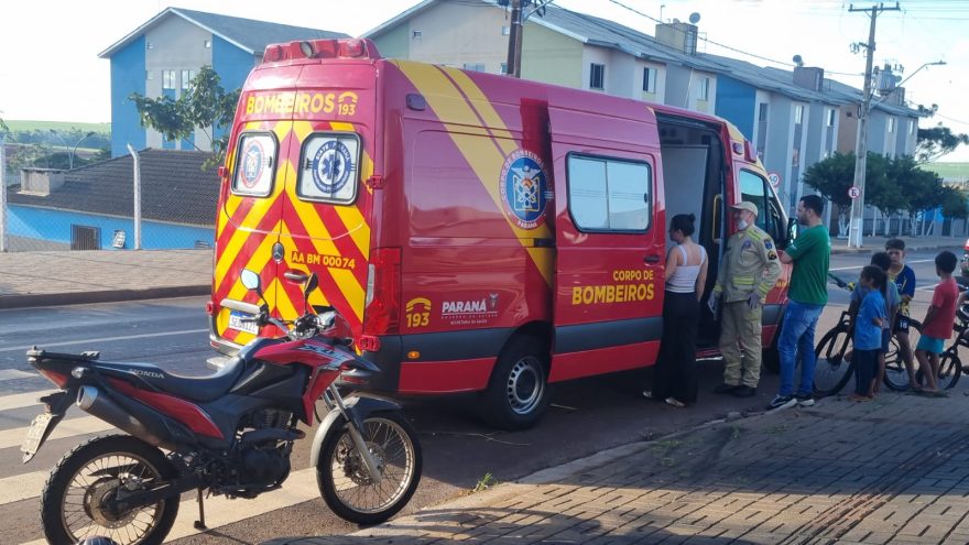 Batida entre Spacefox e moto, deixa homem ferido em Cascavel