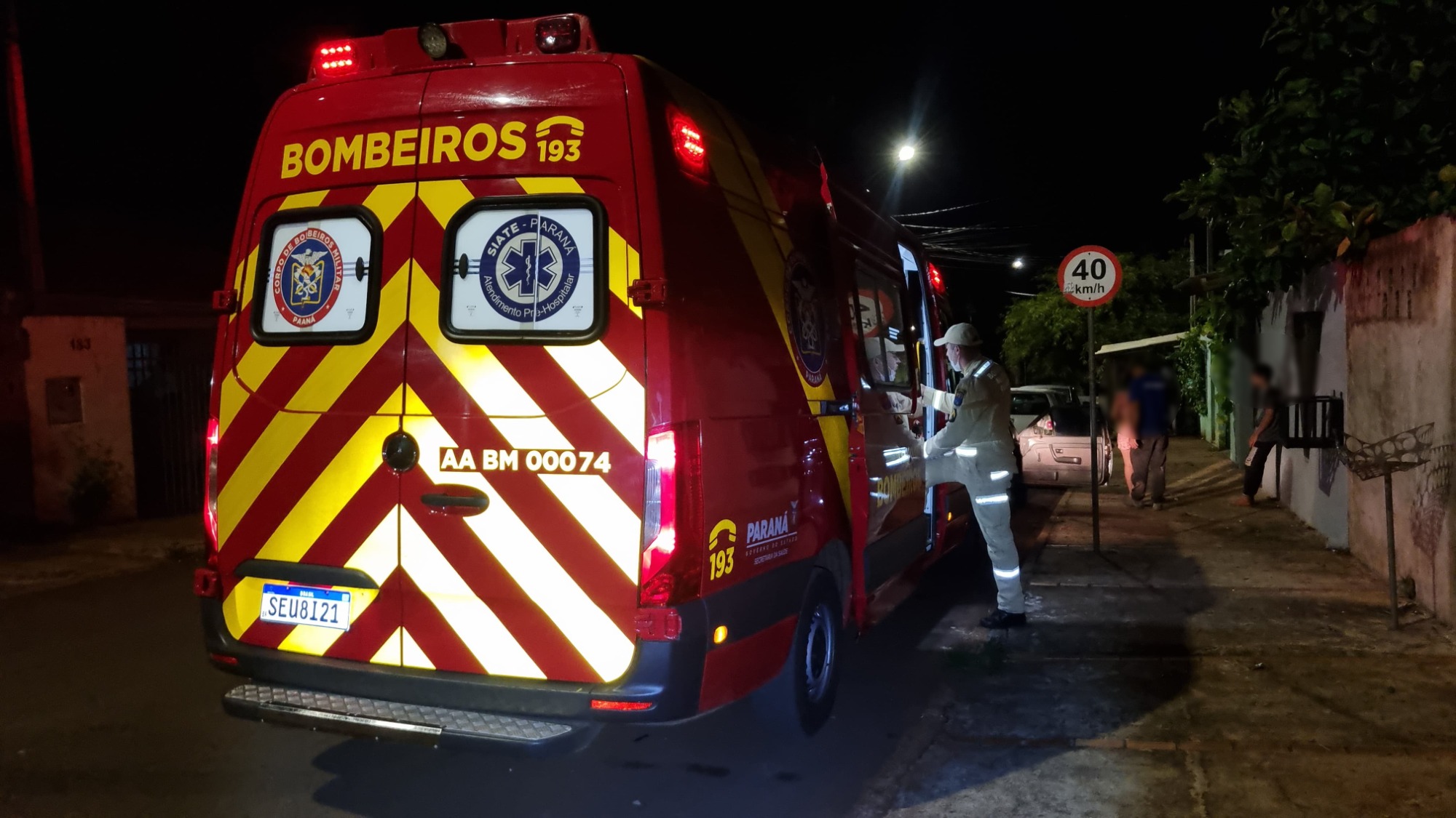 Jovem se fere com faca enquanto cozinhava em residência no Interlagos