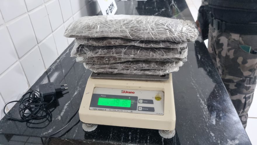 Adolescente é detido com 2 kg de haxixe em ônibus na rodoviária de Cascavel
