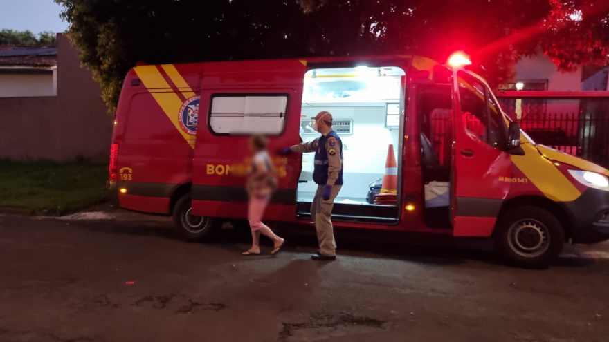 Idosa fica ferida ao tentar tirar faca da mão de marido em surto no Parque São Paulo