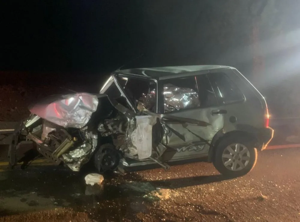 Grave acidente entre Vectra e Uno deixa uma pessoa morta na PR-182