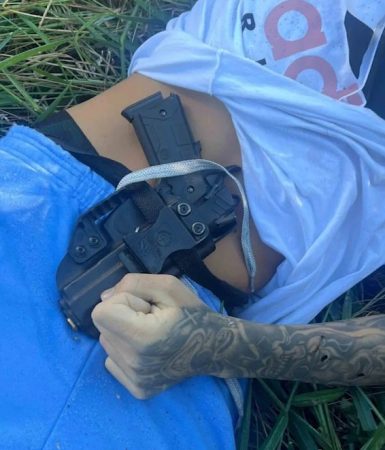 Imagem referente a Com tatuagem de palhaço e arma na cintura, jovem é encontrado morto ao lado do Parque de Máquinas