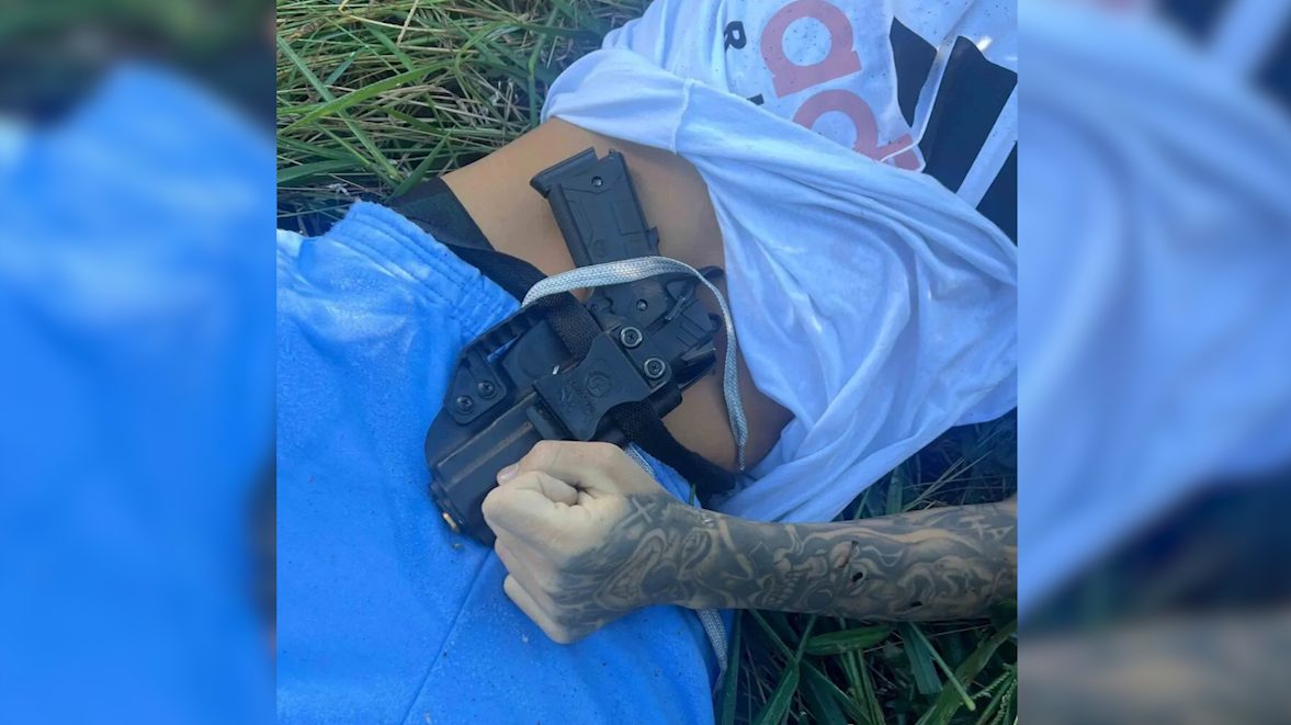 Com tatuagem de palhaço e arma na cintura, jovem é encontrado morto ao lado do Parque de Máquinas