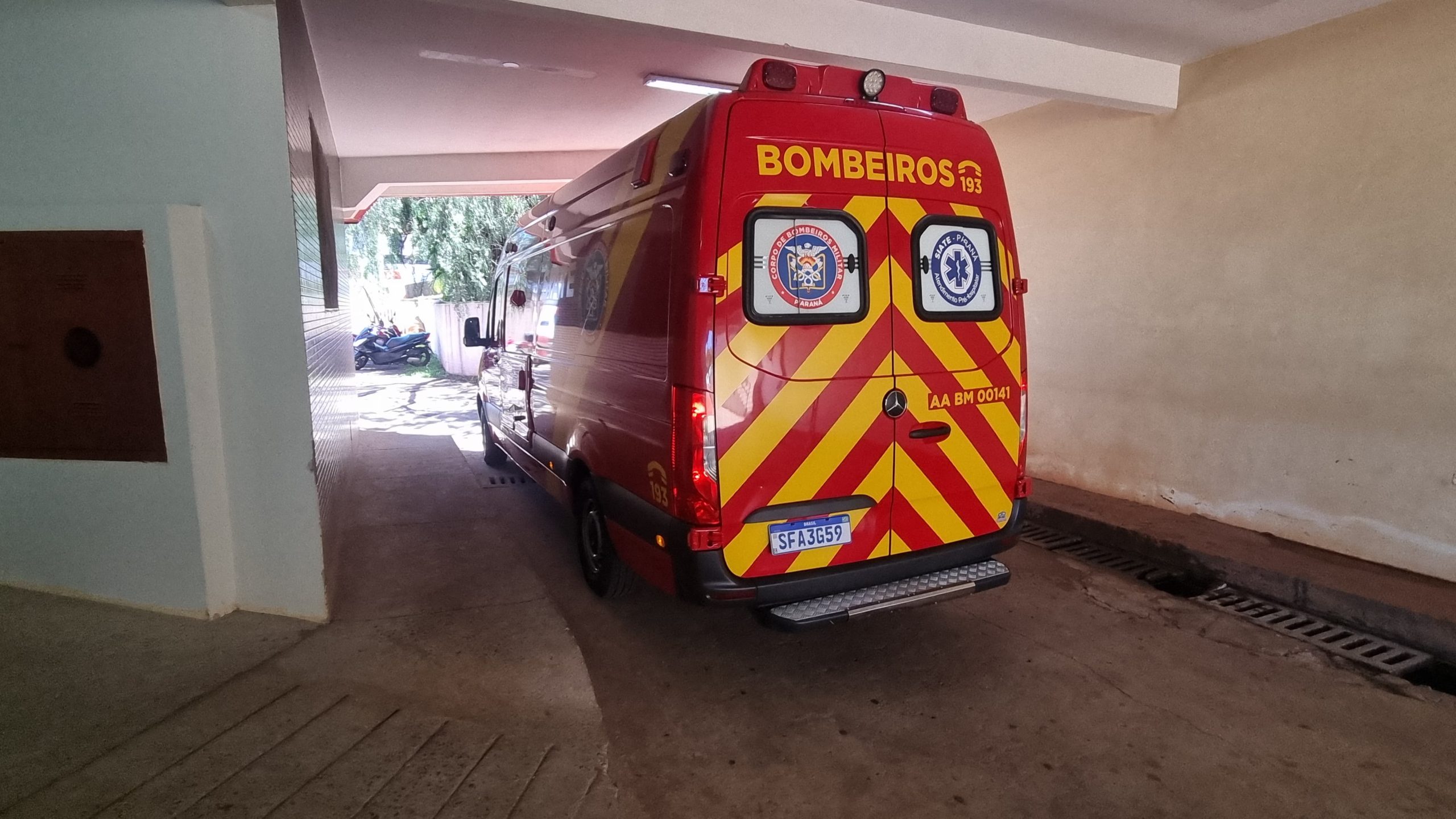 Vítima de atropelamento é socorrida pelo Siate e levada à UPA Tancredo