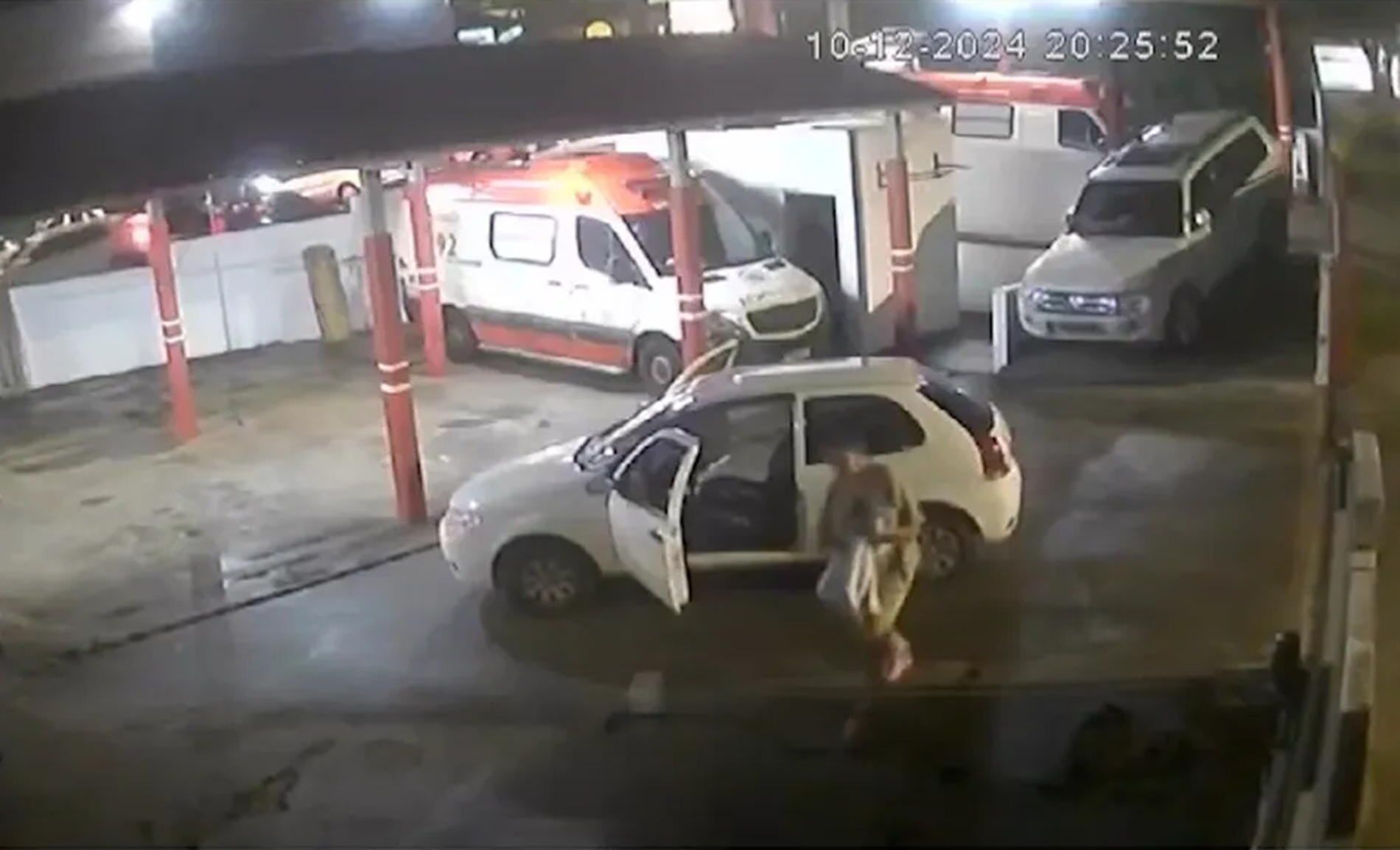 Desespero: Vídeo mostra família levando bebê afogado até a base do Samu