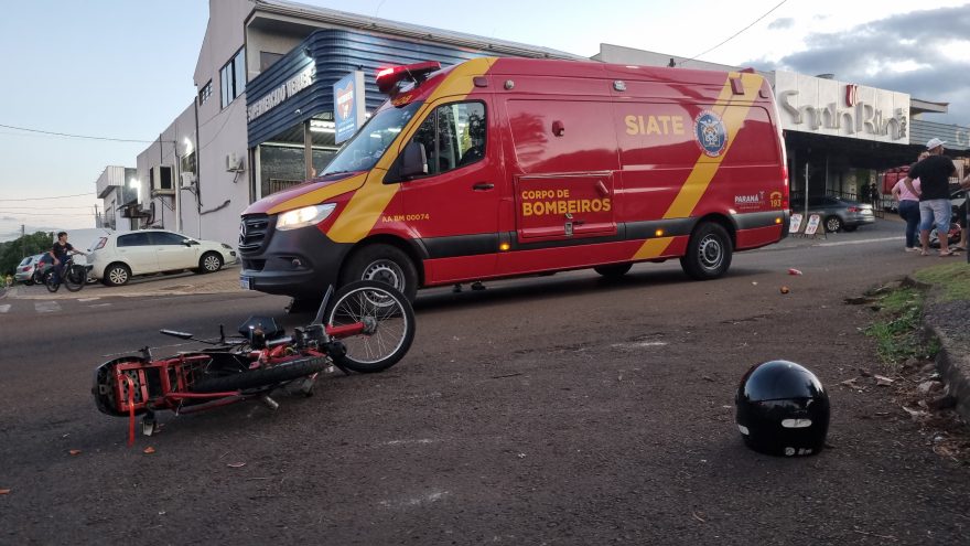 Homem de 60 anos é hospitalizado após acidente de trânsito envolvendo moto e mobilete