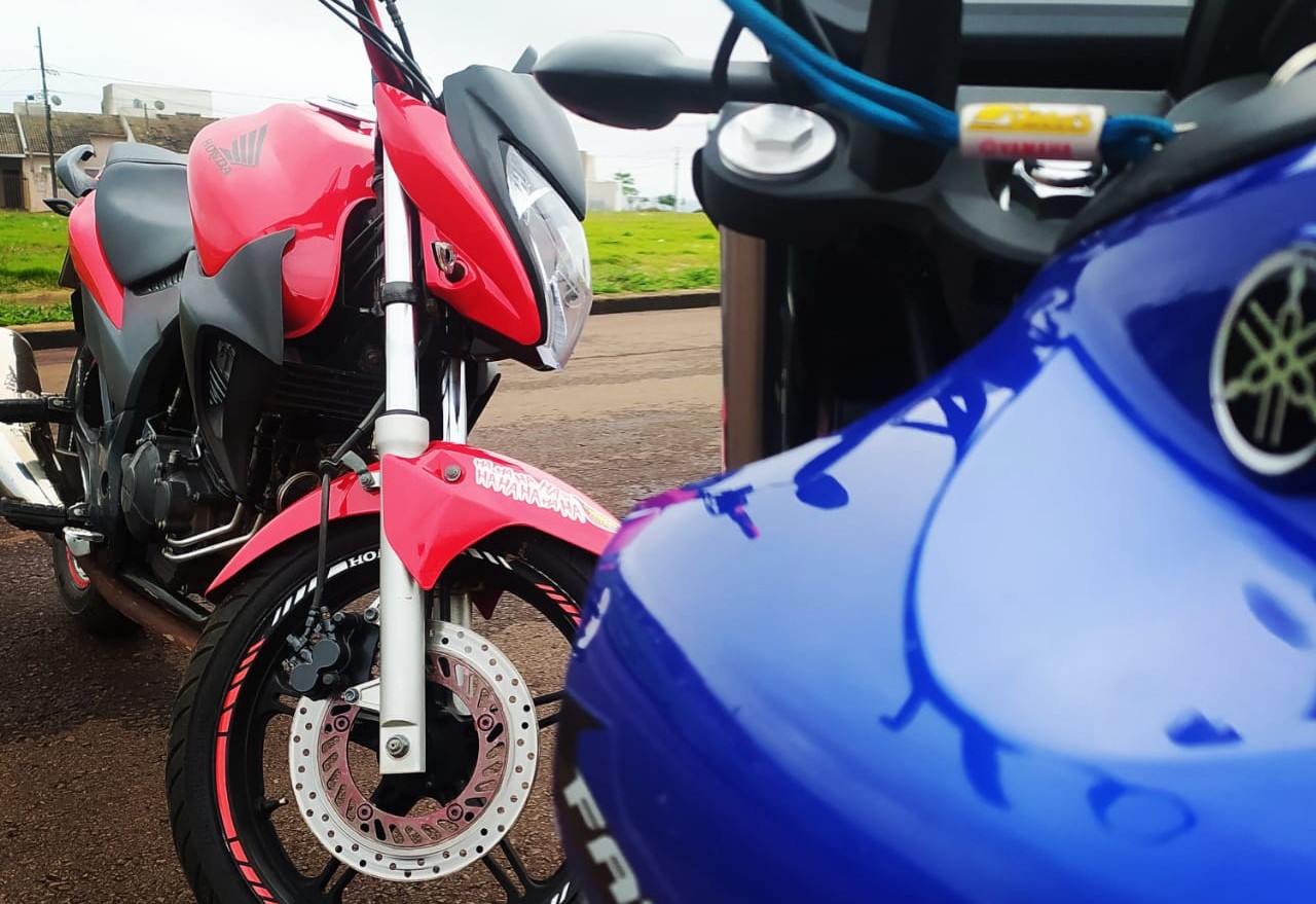 Motocicleta Honda CB 300r, placa ASY7J23, foi furtada no centro