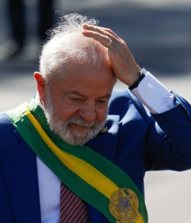 Imagem referente a Lula realiza hoje novo procedimento cirúrgico para drenar hematoma no cérebro