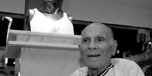 Imagem referente a Bicampeão mundial de basquete, Amaury Pasos morre aos 89 anos, em SP