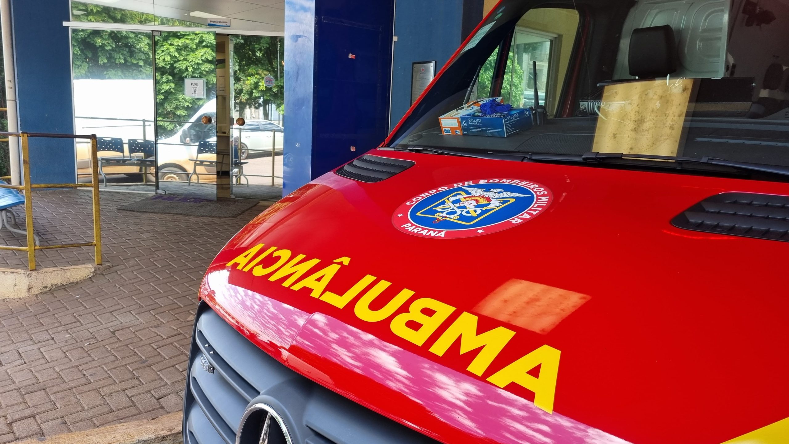 Idosa sofre fratura exposta após esmagar dedos em cilindro de pão Idosa sofre fratura exposta após esmagar dedos em cilindro de pão