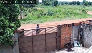 Imagem referente a Homem é flagrado furtando caixa de cerveja de caminhão estacionado