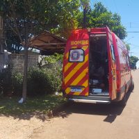 Imagem referente a Duas pessoas ficam feridas em colisão entre motos e bicicleta