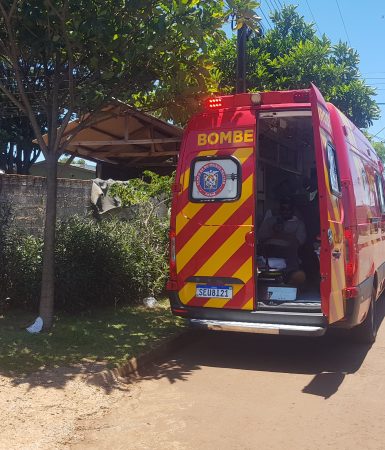 Imagem referente a Bombeiros atendem vítima de acidente na Rua Erval, no Bairro Canadá