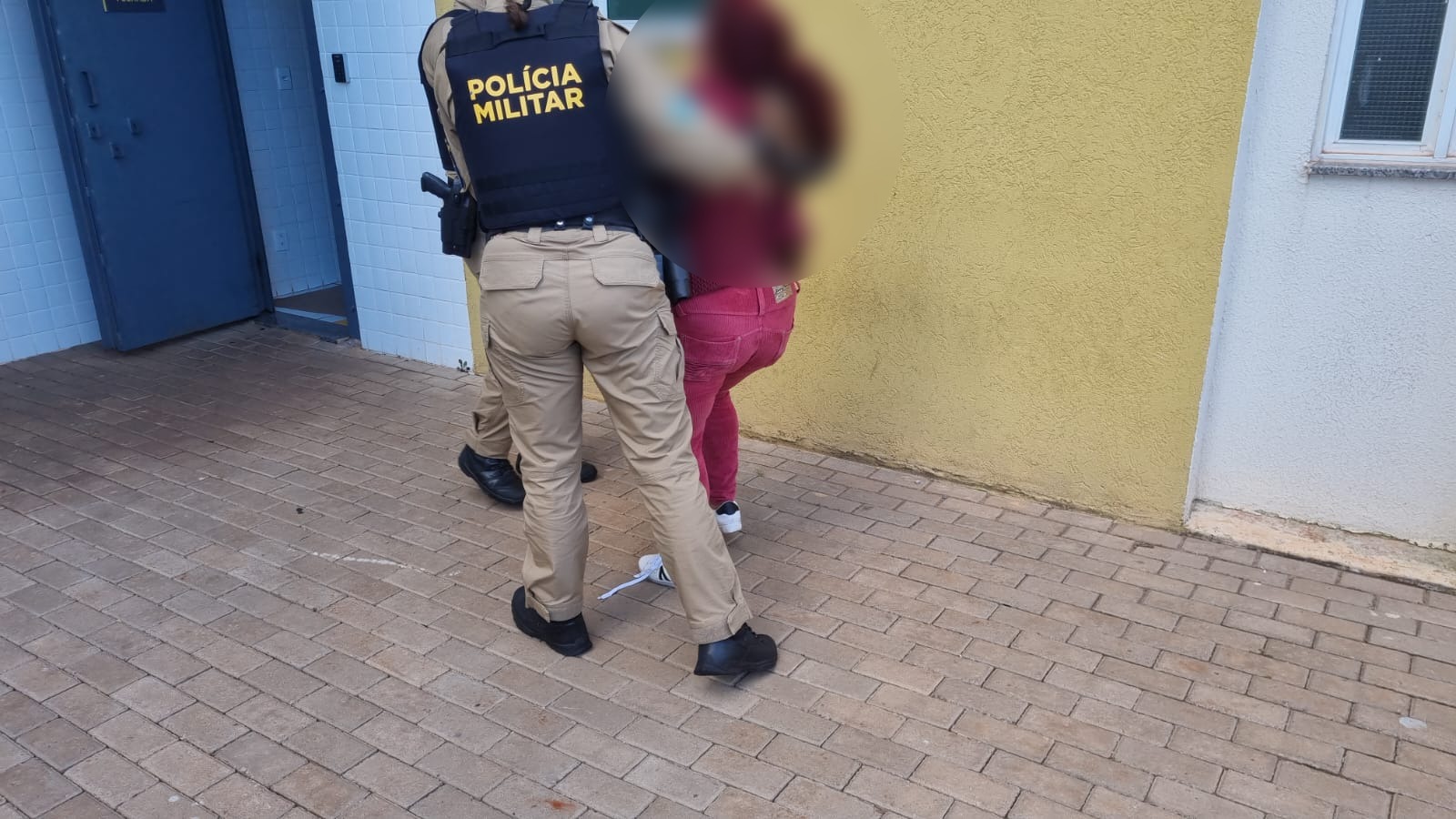 Mulher é detida após agredir casal de idosos no Centro