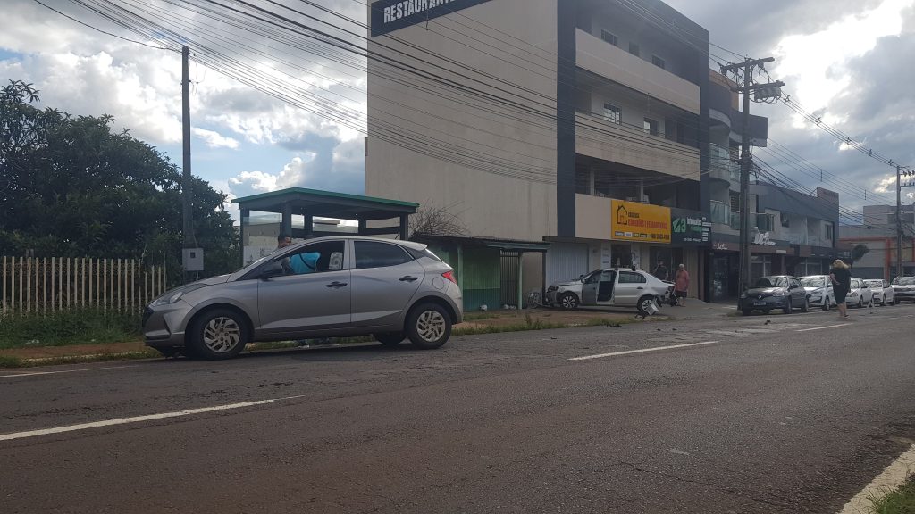HB20 bate contra Voyage na Avenida Brasil