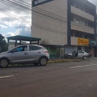 Imagem referente a HB20 bate contra Voyage na Avenida Brasil