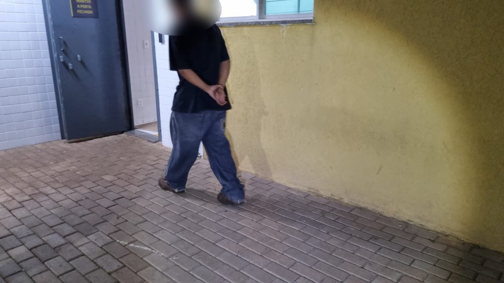 Jovem de 19 anos é detido com maconha no centro de Cascavel