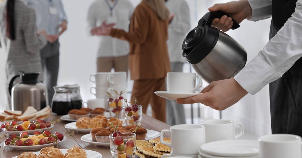 Município deve gastar mais de R$ 1 milhão para contratar serviço de coffee break e lanche