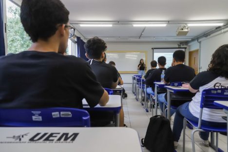 Imagem referente a UEM vai contratar 65 professores temporários por meio de teste seletivo