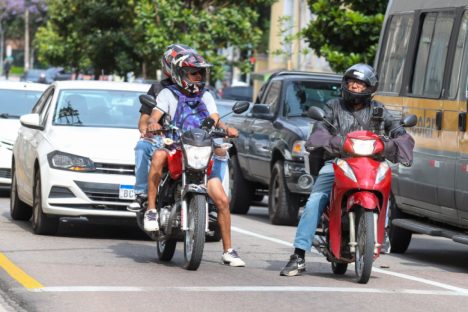 Imagem referente a Lei que isenta IPVA de motos até 170 cilindradas é sancionada pelo governador Ratinho Junior