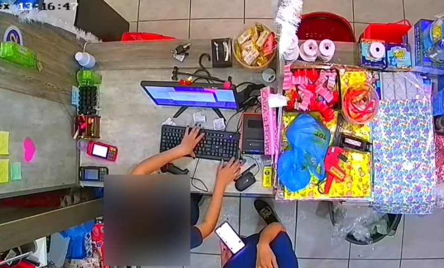 Internauta pede ajuda para encontrar chave de carro esquecida em balcão de de loja