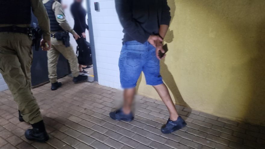 Homem de 39 anos é detido após agredir esposa no bairro Bela Vista