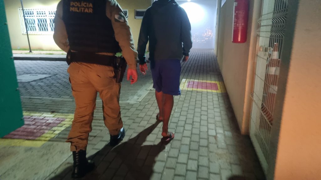 Venezuelano é detido após agredir esposa no centro de Cascavel