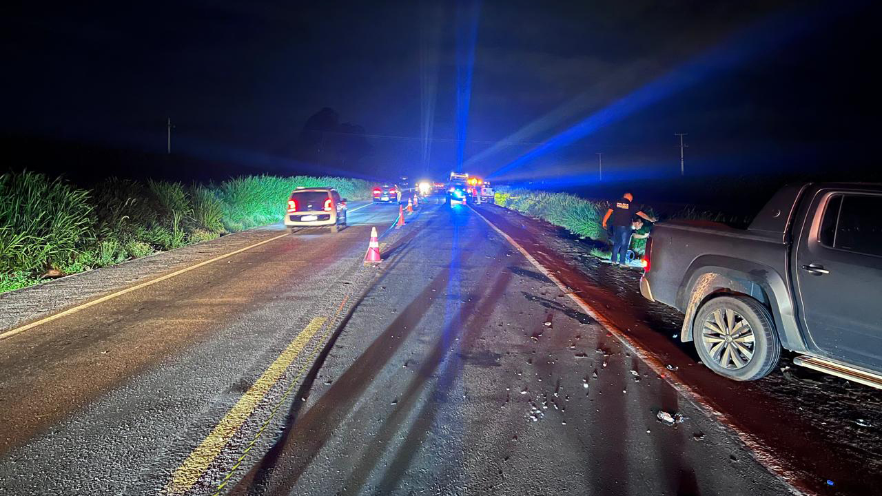 Colisão frontal entre caminhonete e motocicleta deixa uma vítima fatal na BR-376 Colisão frontal entre caminhonete e motocicleta deixa uma vítima fatal na BR-376